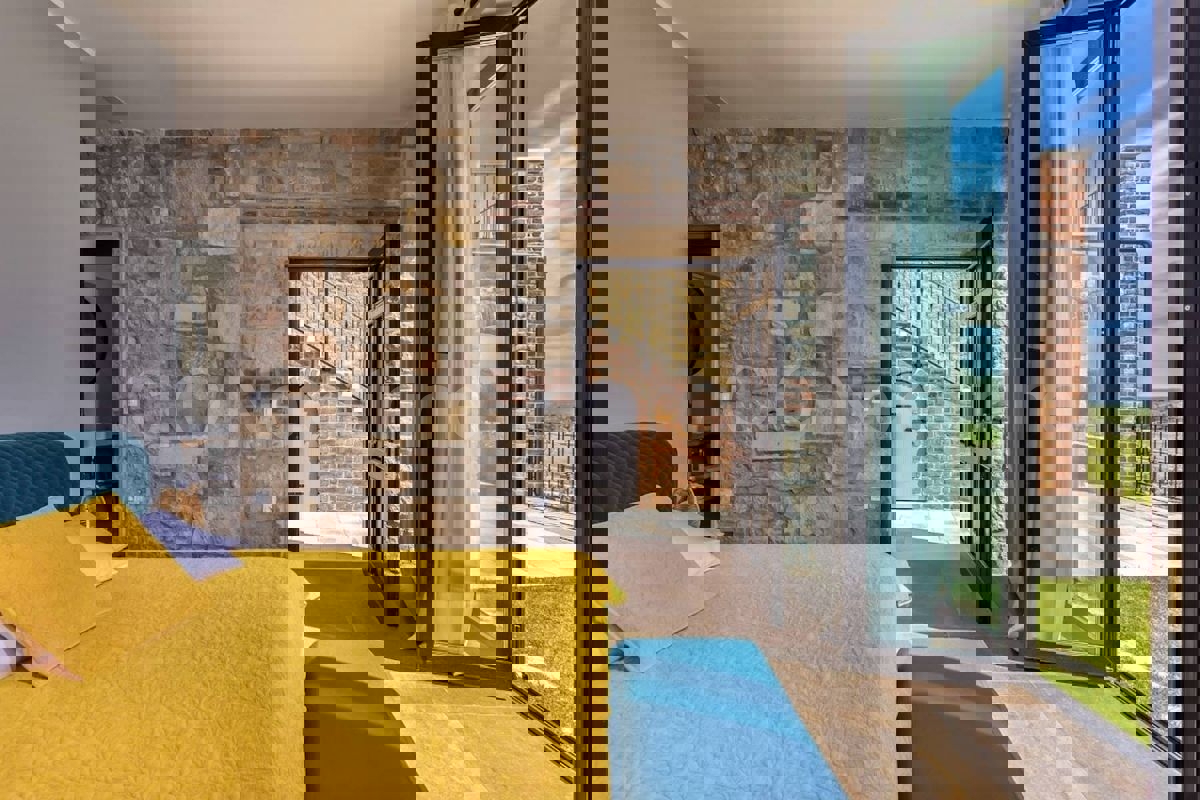 Zara, Murvica, villa in pietra con piscina e campo da tennis, in vendita