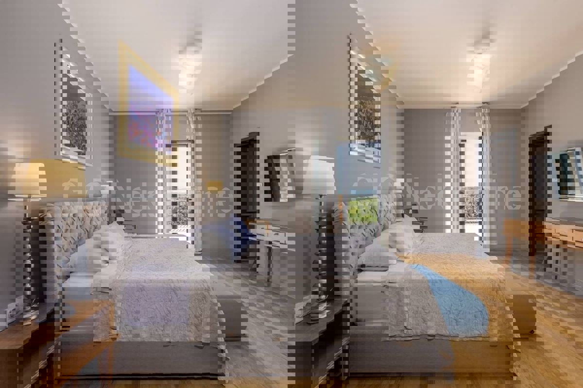 Zara, Murvica, villa in pietra con piscina e campo da tennis, in vendita