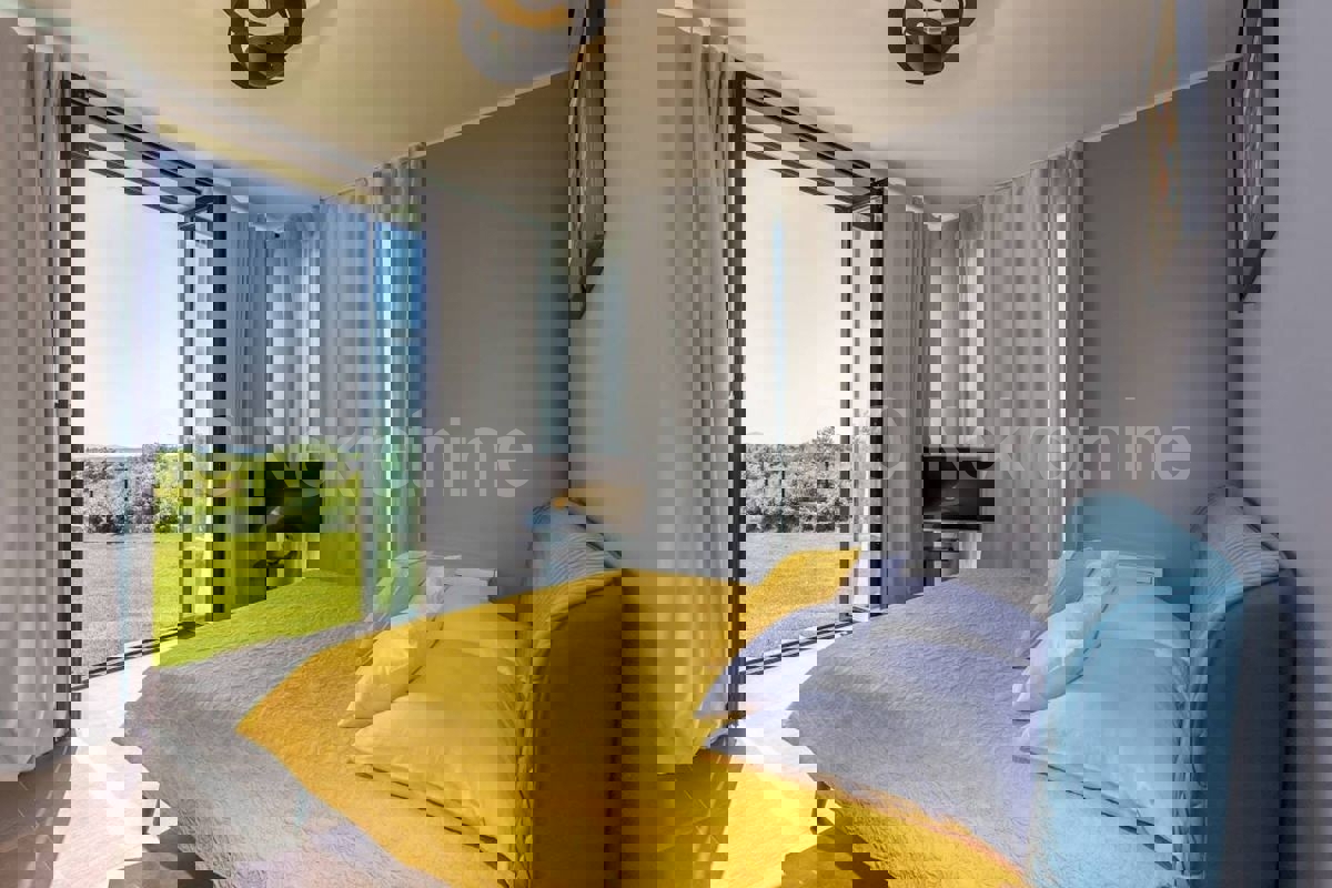 Zara, Murvica, villa in pietra con piscina e campo da tennis, in vendita