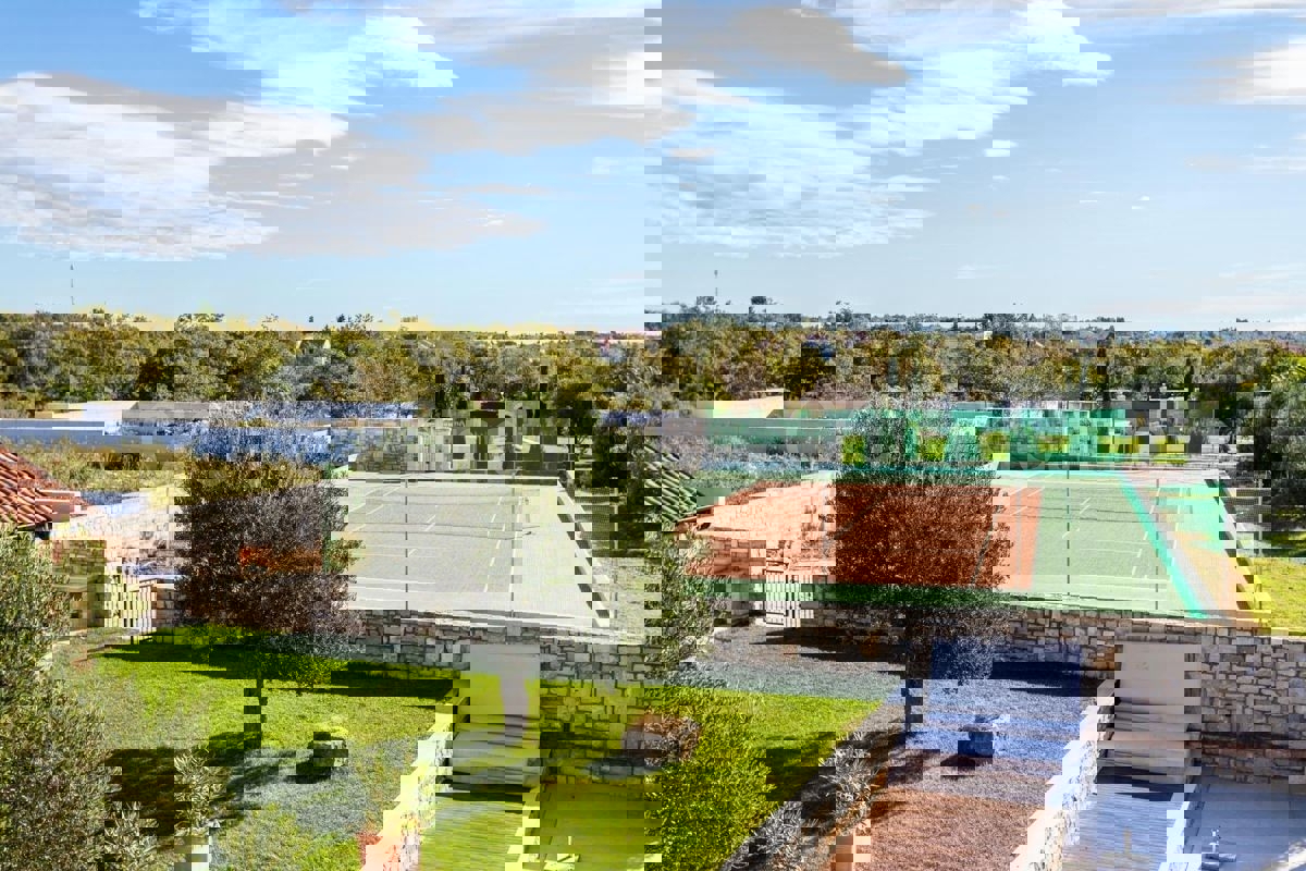 Zara, Murvica, villa in pietra con piscina e campo da tennis, in vendita