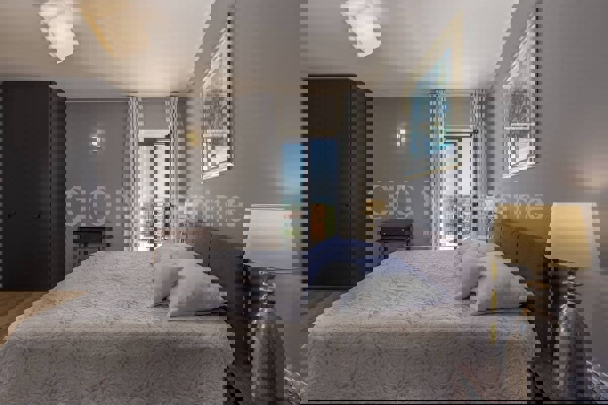 Zara, Murvica, villa in pietra con piscina e campo da tennis, in vendita