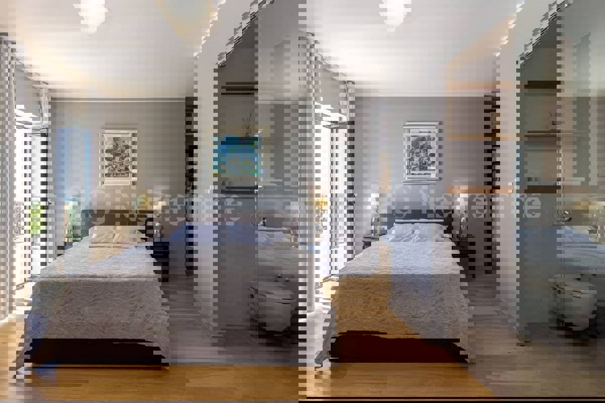 Zara, Murvica, villa in pietra con piscina e campo da tennis, in vendita