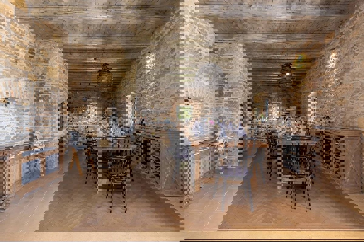 Zara, Murvica, villa in pietra con piscina e campo da tennis, in vendita