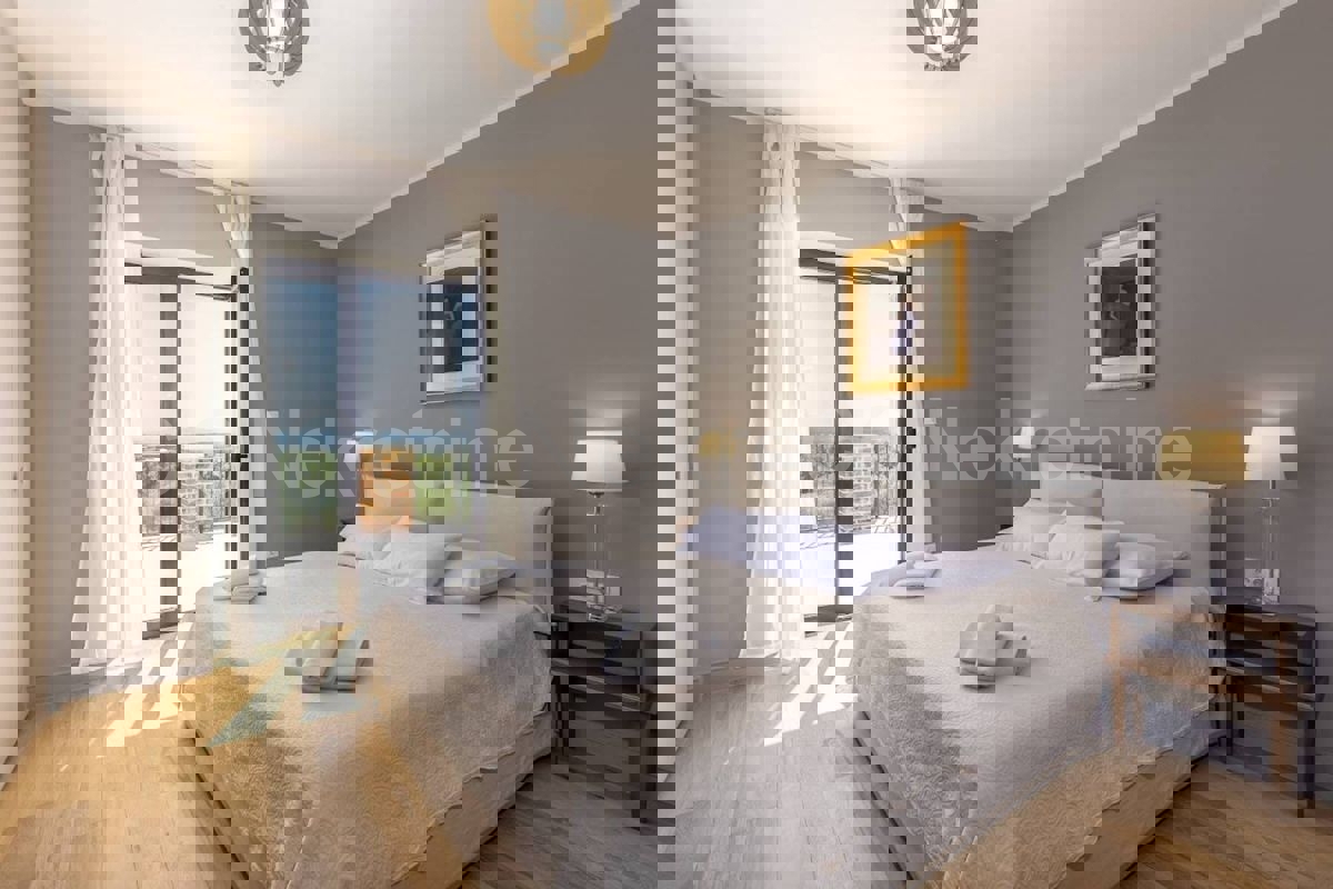 Zara, Murvica, villa in pietra con piscina e campo da tennis, in vendita