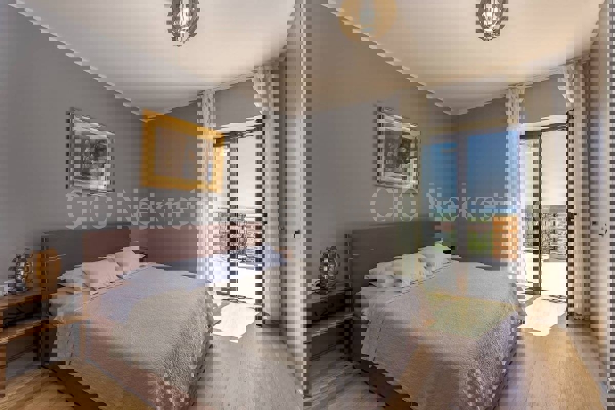 Zara, Murvica, villa in pietra con piscina e campo da tennis, in vendita