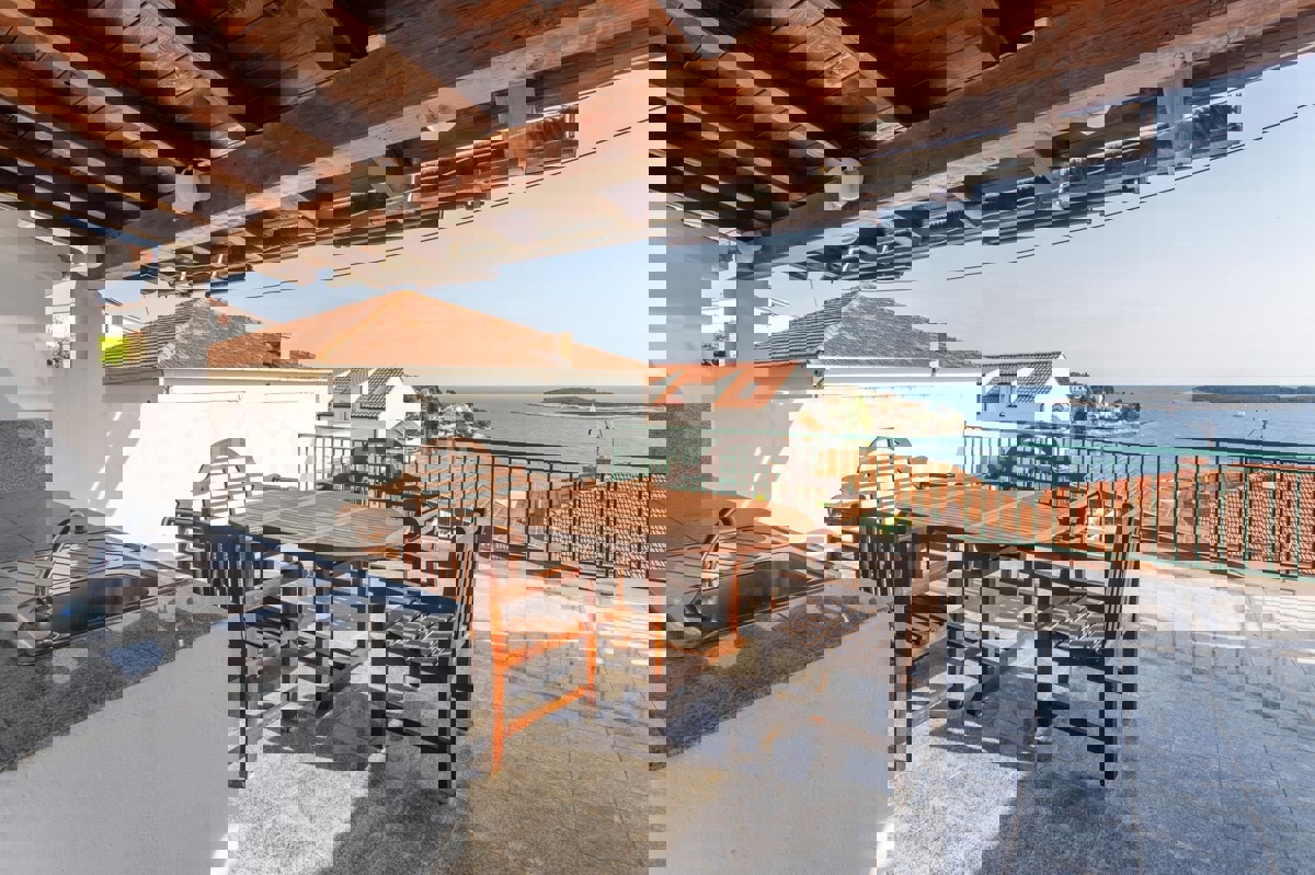 Hvar, attico unico con la vista migliore, OCCASIONE!!