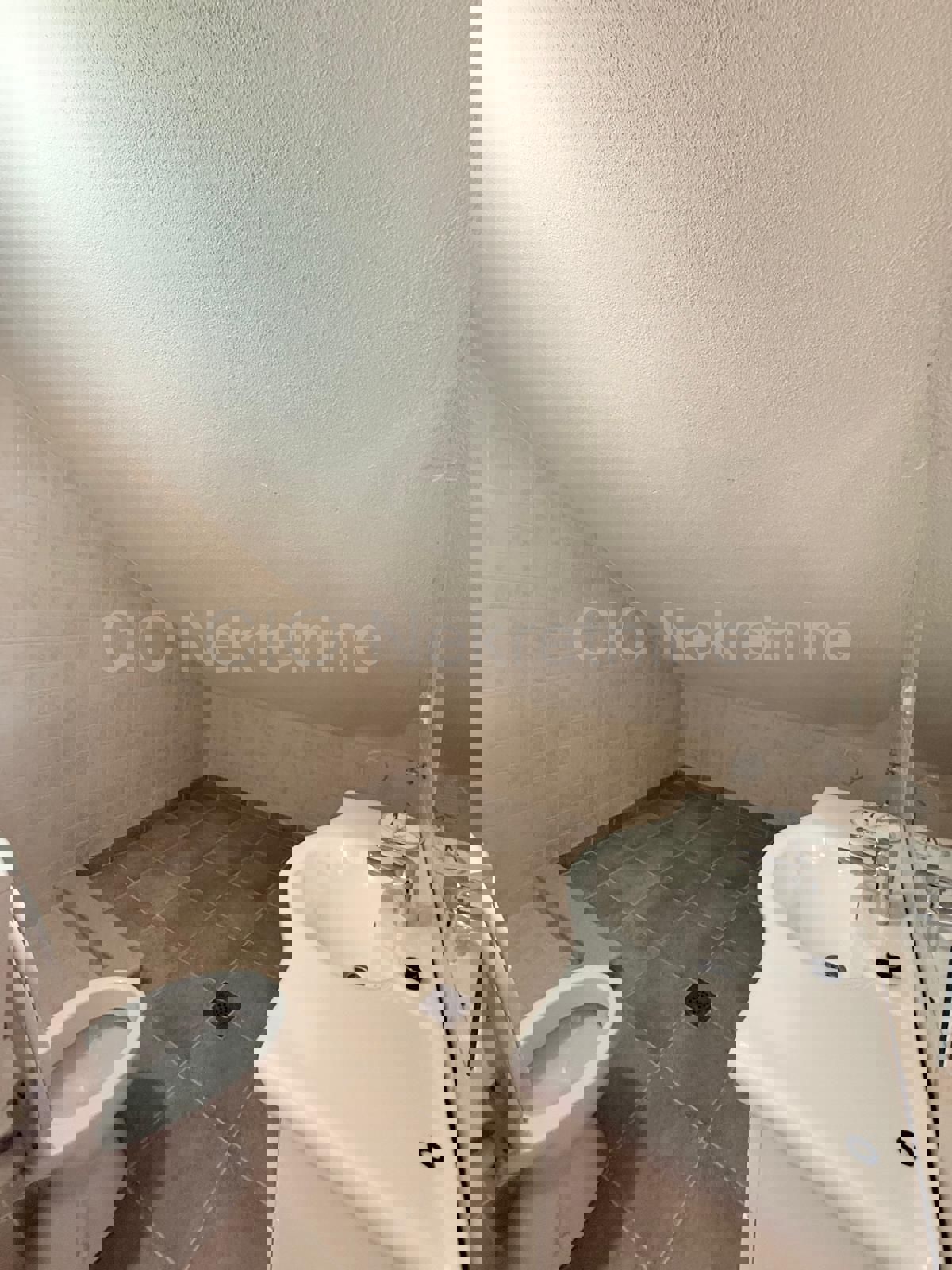 Brač, Donji Humac, Casa in pietra, in vendita