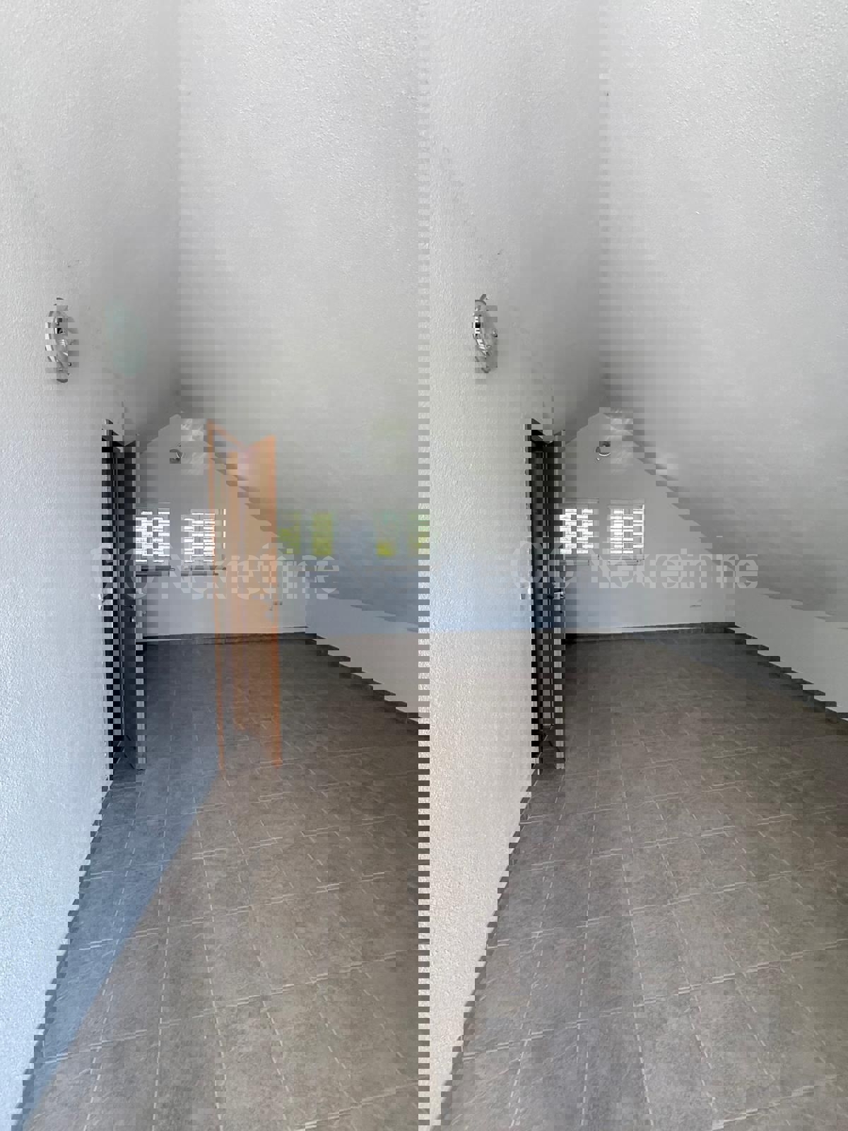 Brač, Donji Humac, Casa in pietra, in vendita