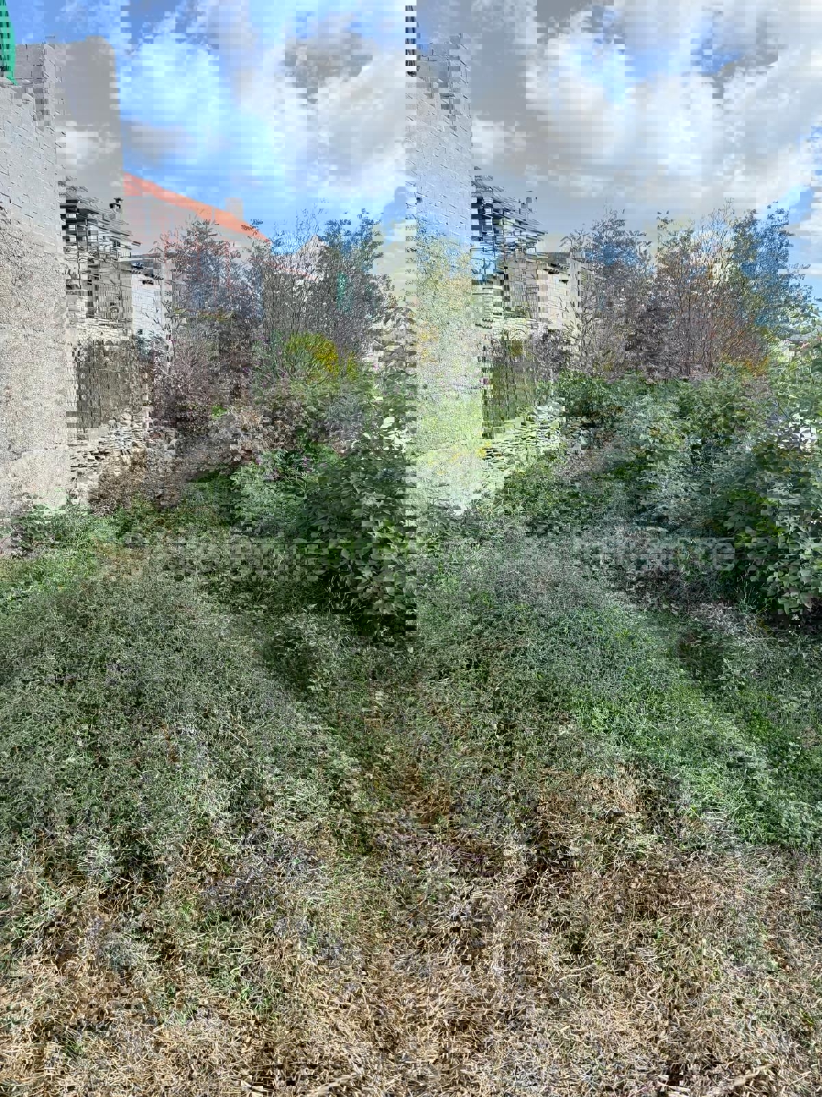 Brač, Donji Humac, Casa in pietra, in vendita