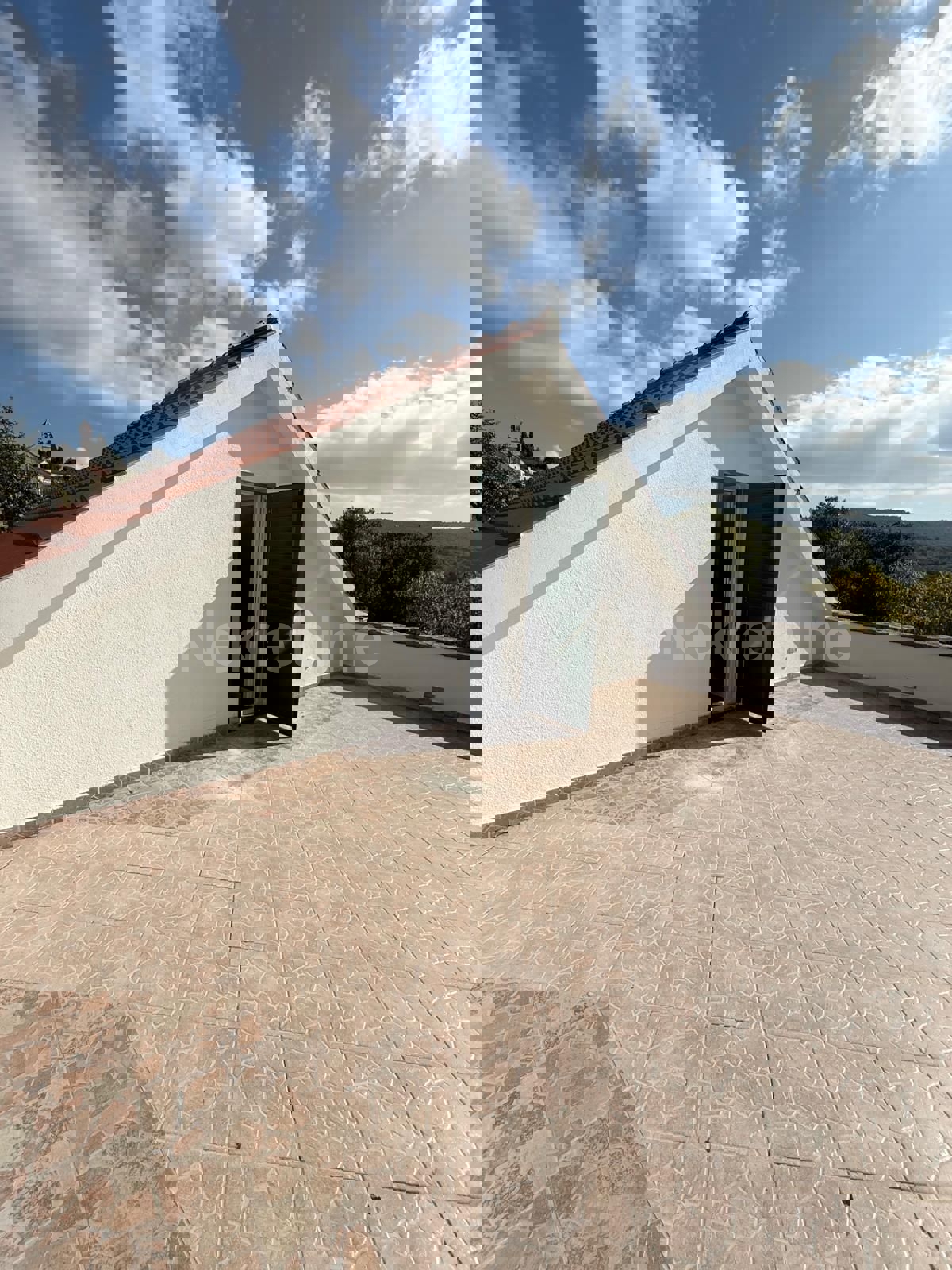 Brač, Donji Humac, Casa in pietra, in vendita