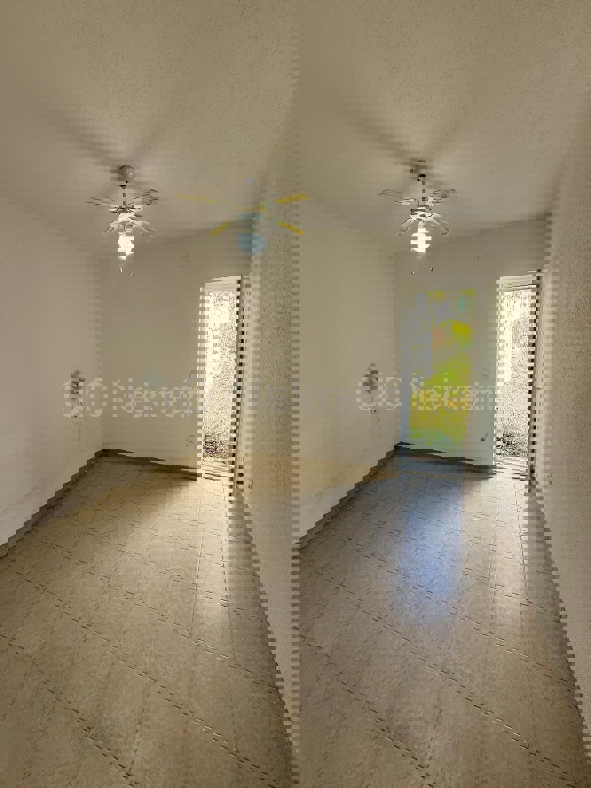 Brač, Donji Humac, Casa in pietra, in vendita