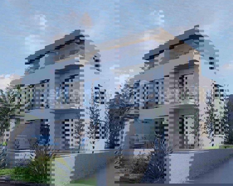 Kaštel Sućurac, nuovo edificio, appartamento con due camere da letto in vendita