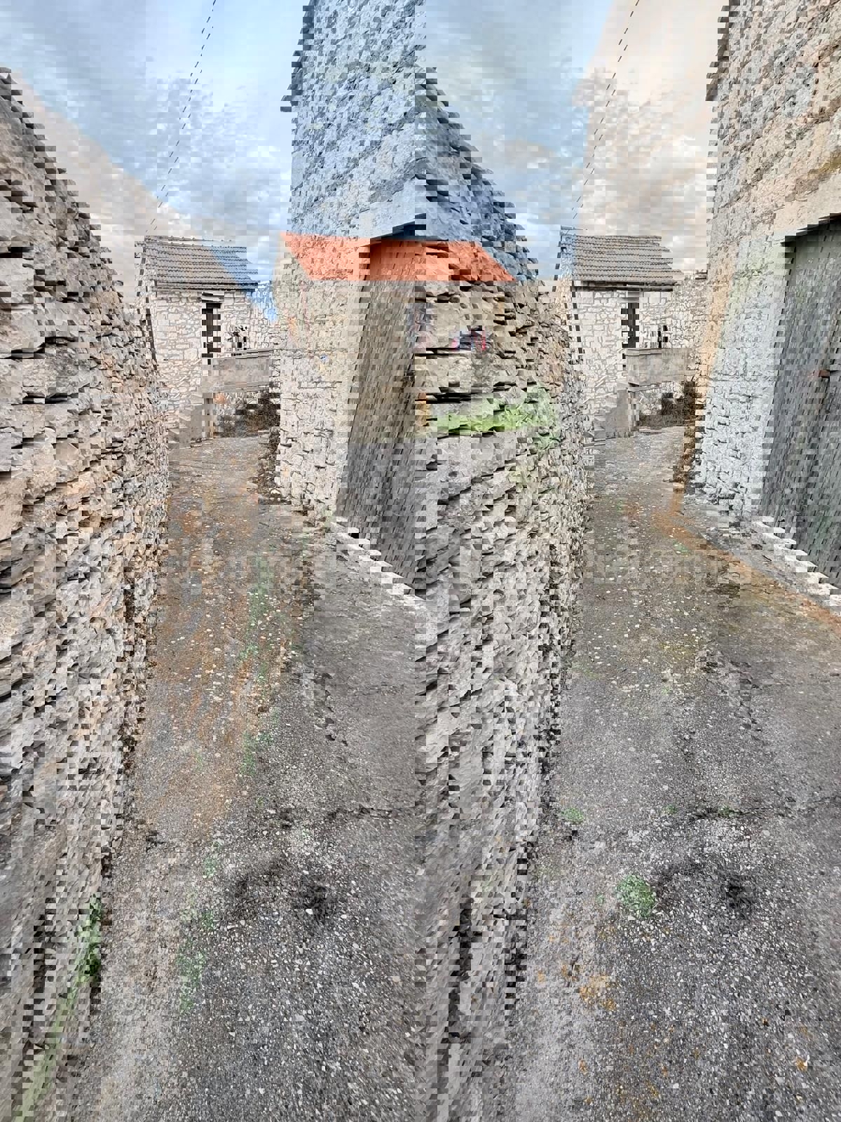 Brač, Sutivan, casa in pietra, in vendita