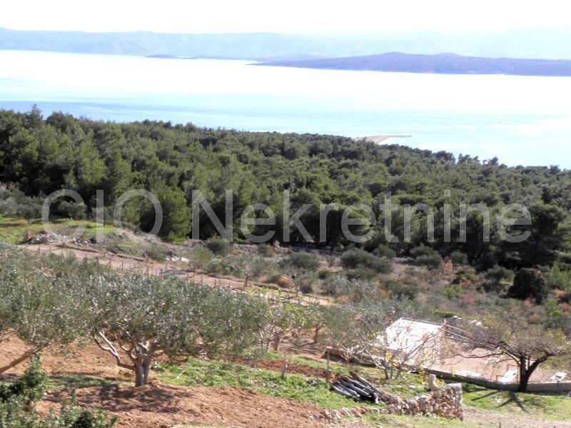 Brac, Bol, appezzamento di terreno prima fila al mare, vendita