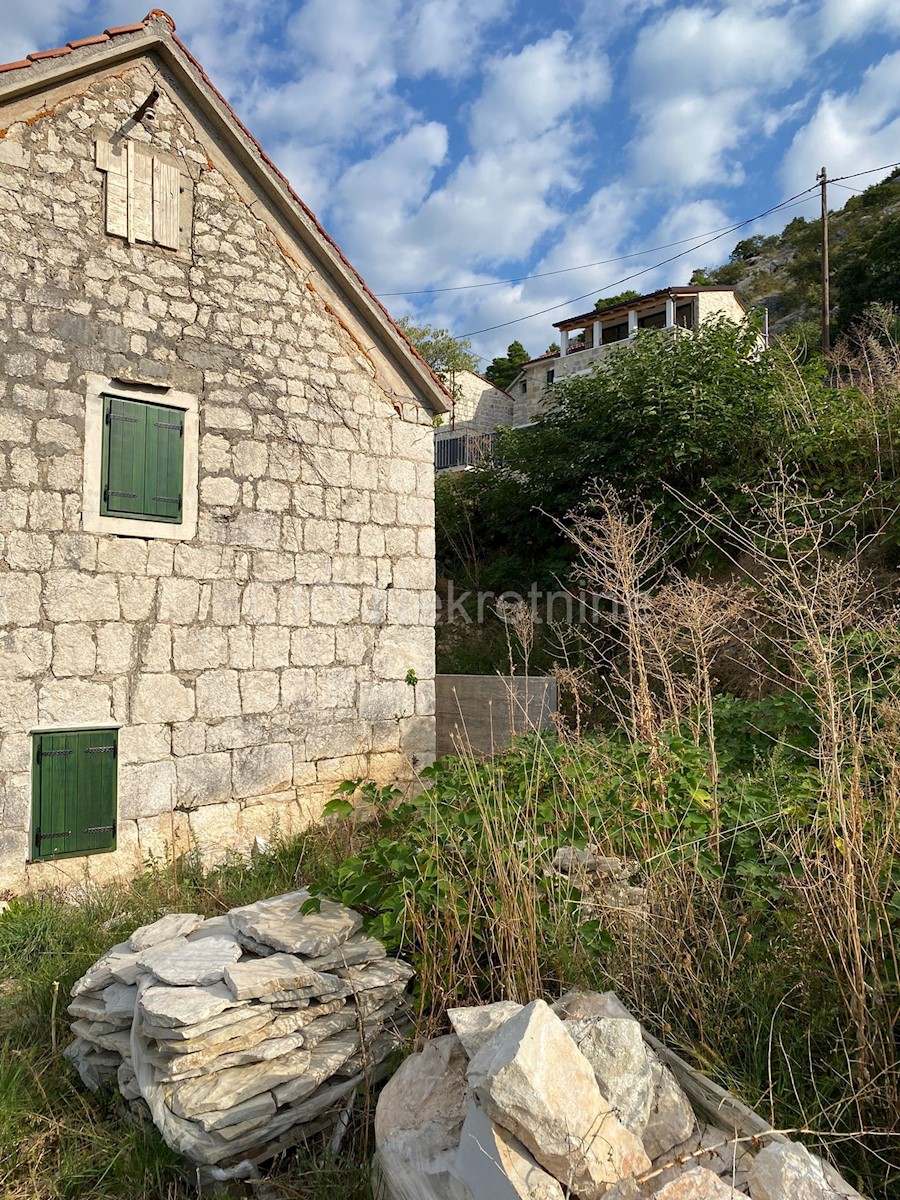 Gornja Podstrana, casa in pietra, vendita