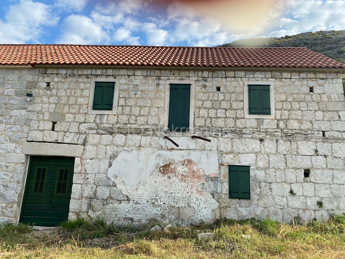 Gornja Podstrana, casa in pietra, vendita