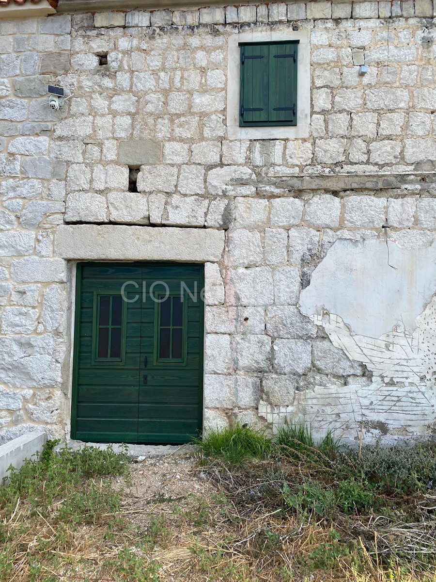 Gornja Podstrana, casa in pietra, vendita