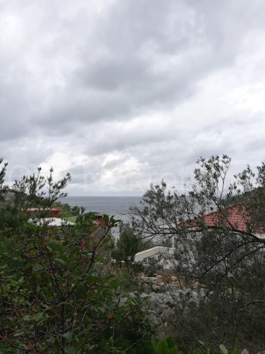 Korčula, Vela Luka, terreno edificabile di 2.400 m2 vicino al mare, in vendita