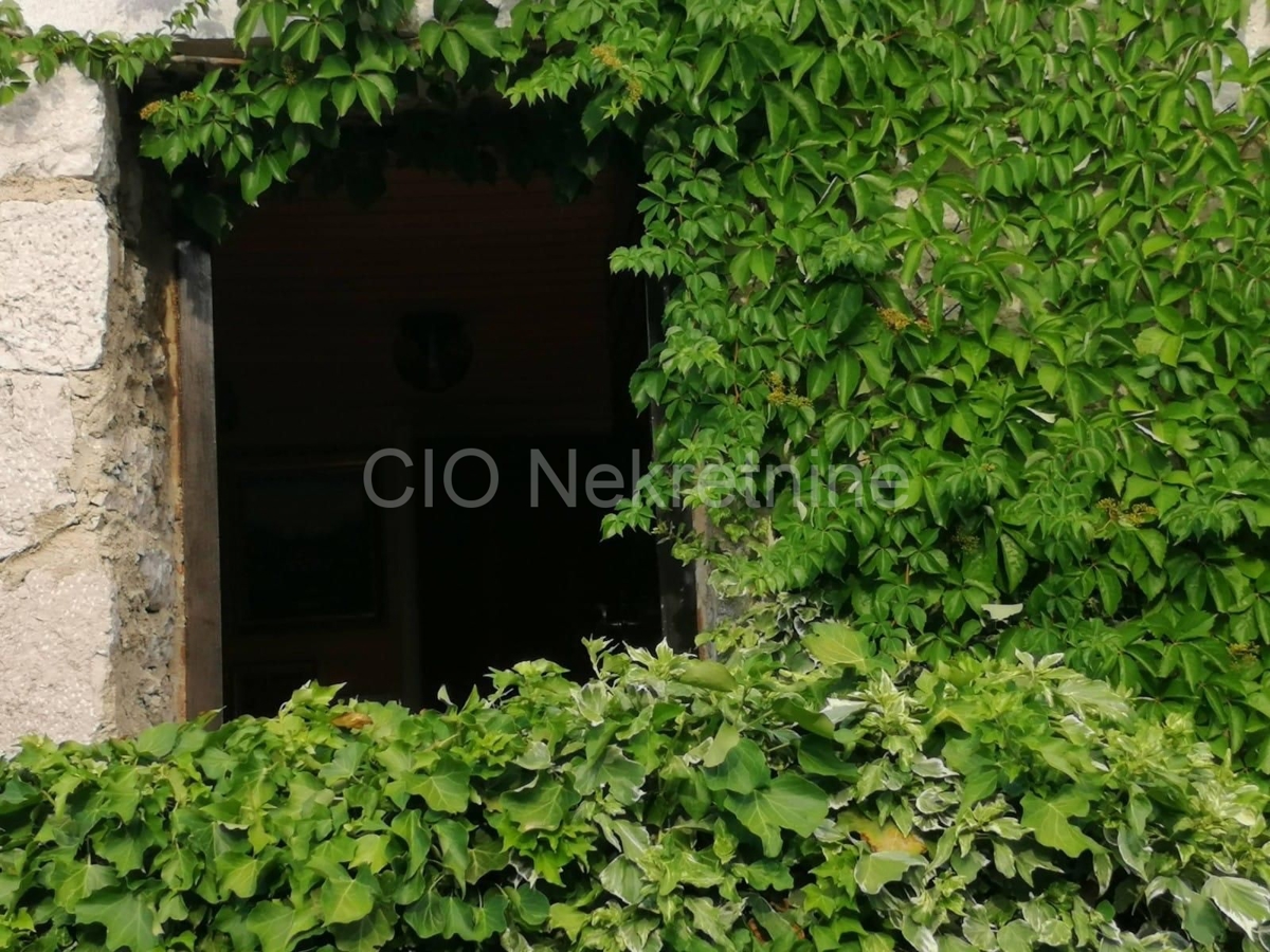 Imotski, Lovreć, casa indipendente in pietra con giardino, in vendita