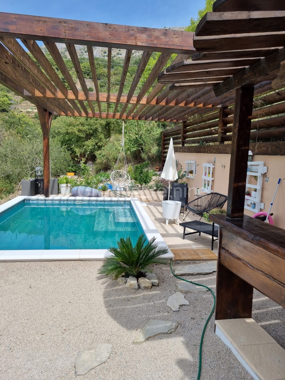 Podstrana, casa indipendente con piscina e vista, in vendita