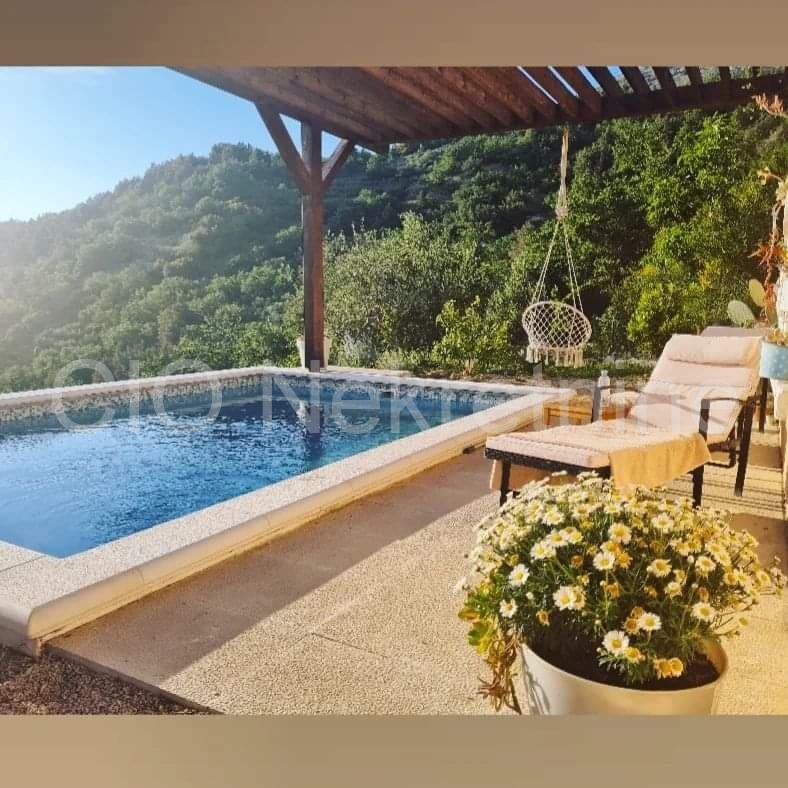 Podstrana, casa indipendente con piscina e vista, in vendita