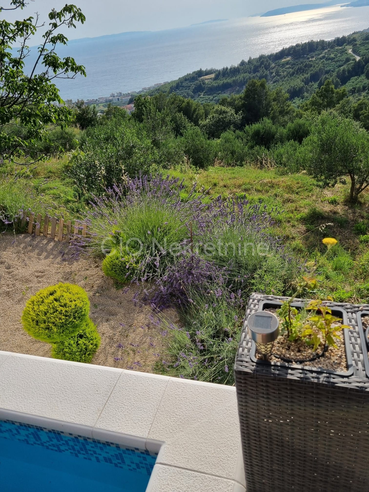 Podstrana, casa indipendente con piscina e vista, in vendita