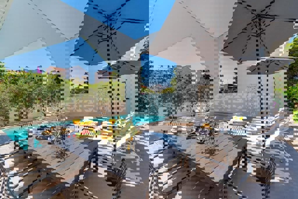 Brač, Supetar, villa di lusso con piscina, in vendita