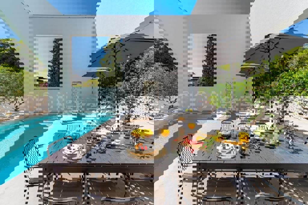 Brač, Supetar, villa di lusso con piscina, in vendita