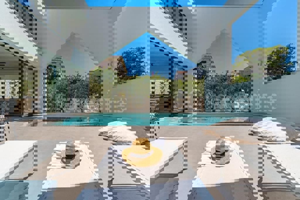 Brač, Supetar, villa di lusso con piscina, in vendita