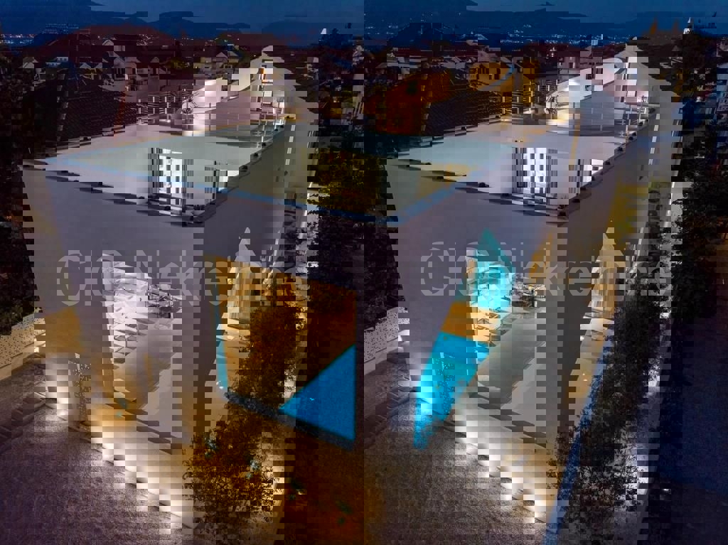 Brač, Supetar, villa di lusso con piscina, in vendita