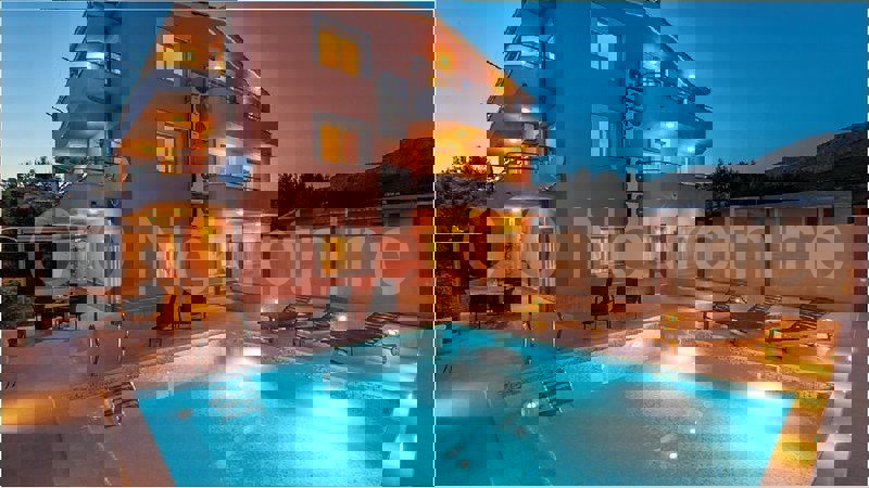 Podstrana, nuova villa di lusso con piscina, in vendita