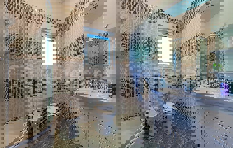 Podstrana, nuova villa di lusso con piscina, in vendita