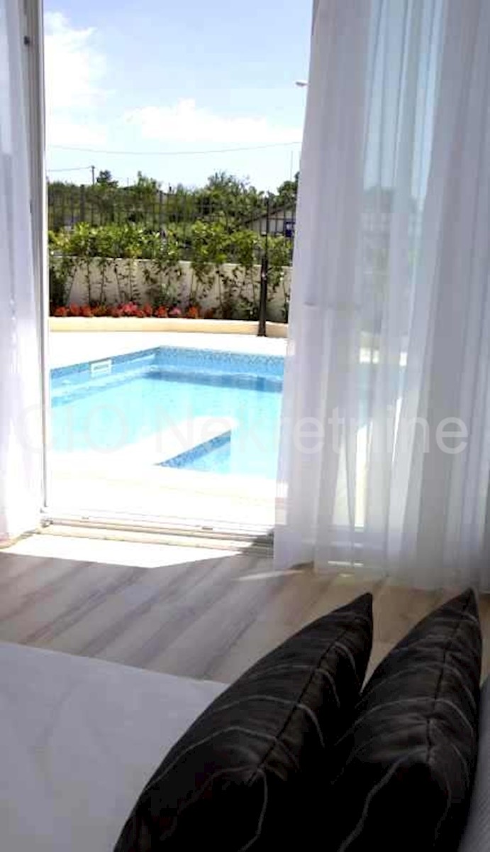 Split, luxurious, three-bedroom apartment with swimming pool, sale