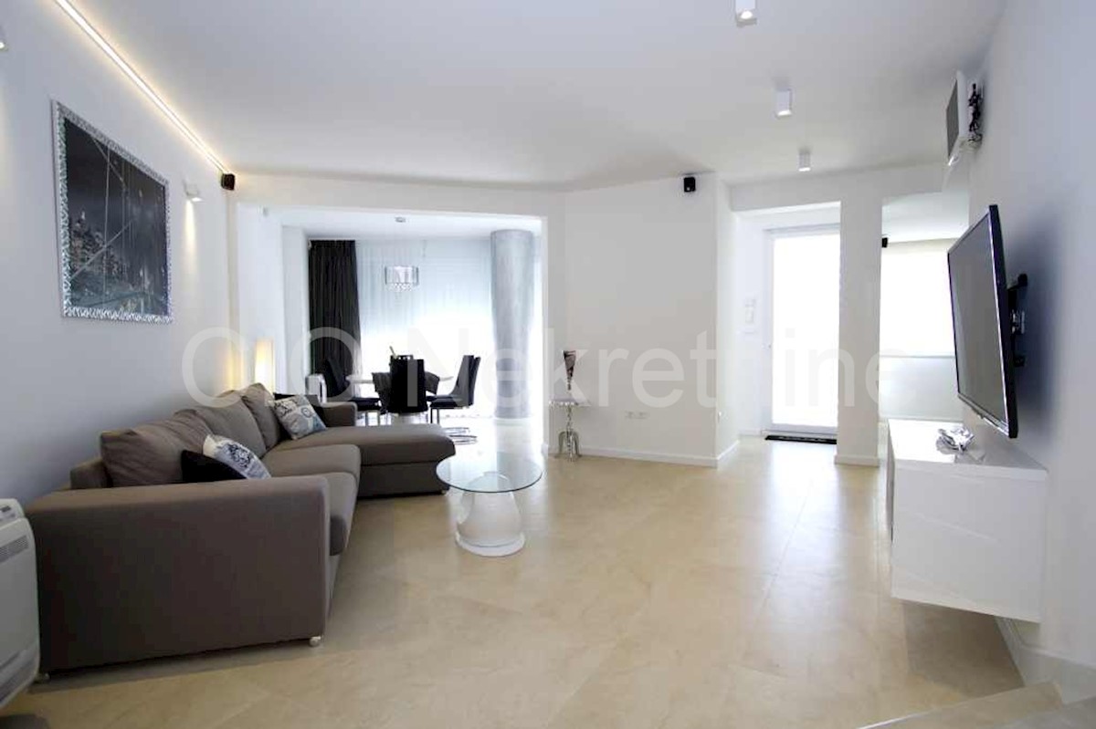 Split, luxurious, three-bedroom apartment with swimming pool, sale