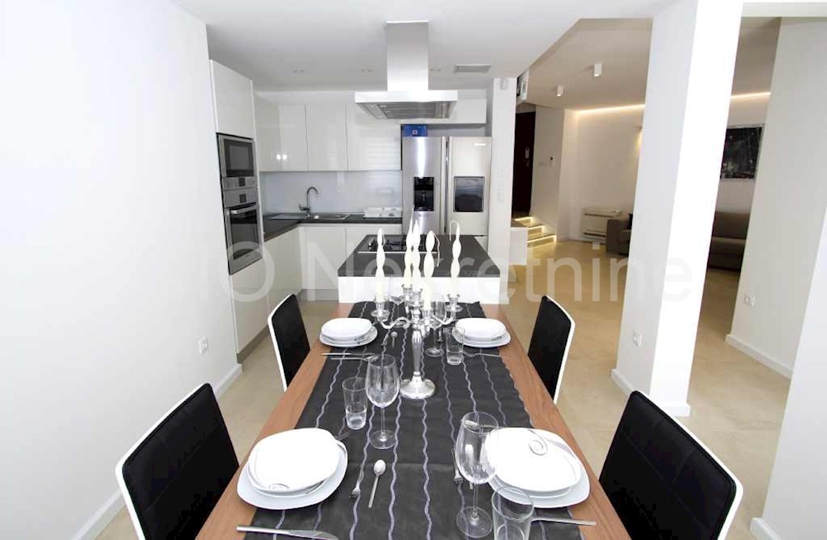 Split, luxurious, three-bedroom apartment with swimming pool, sale