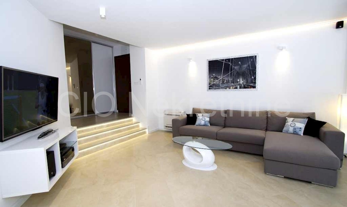 Split, luxurious, three-bedroom apartment with swimming pool, sale