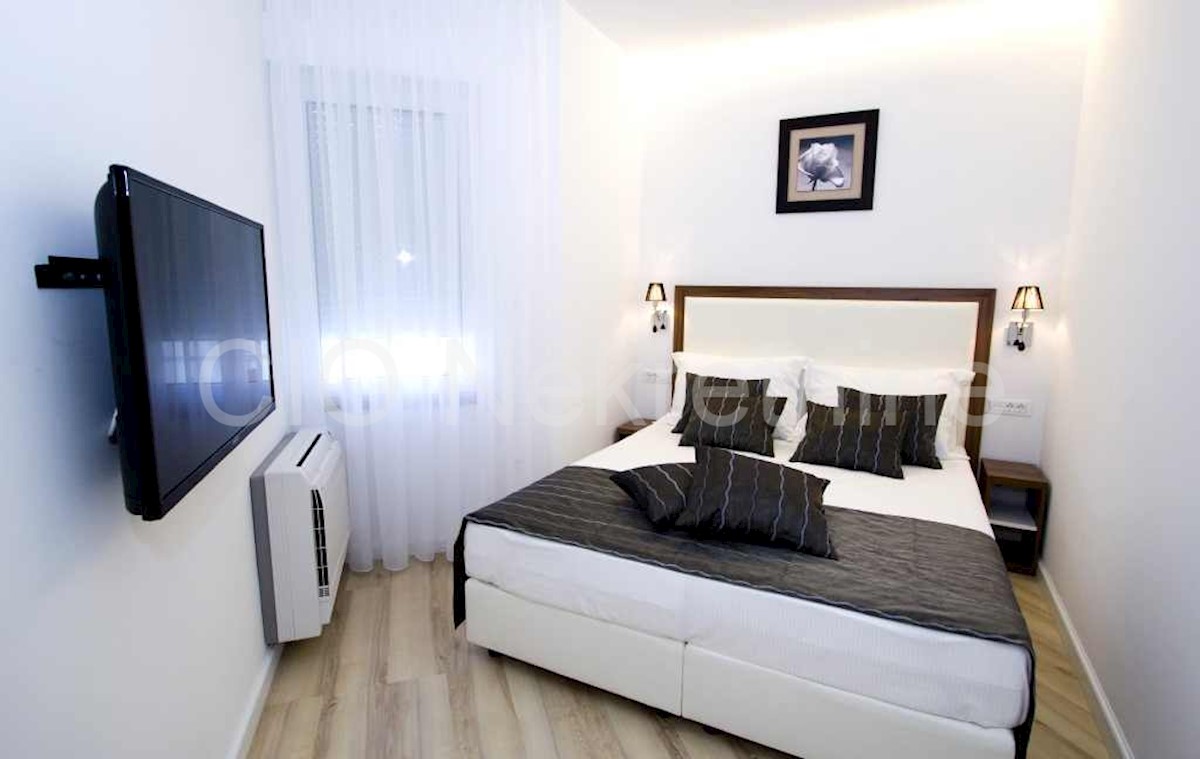 Split, luxurious, three-bedroom apartment with swimming pool, sale