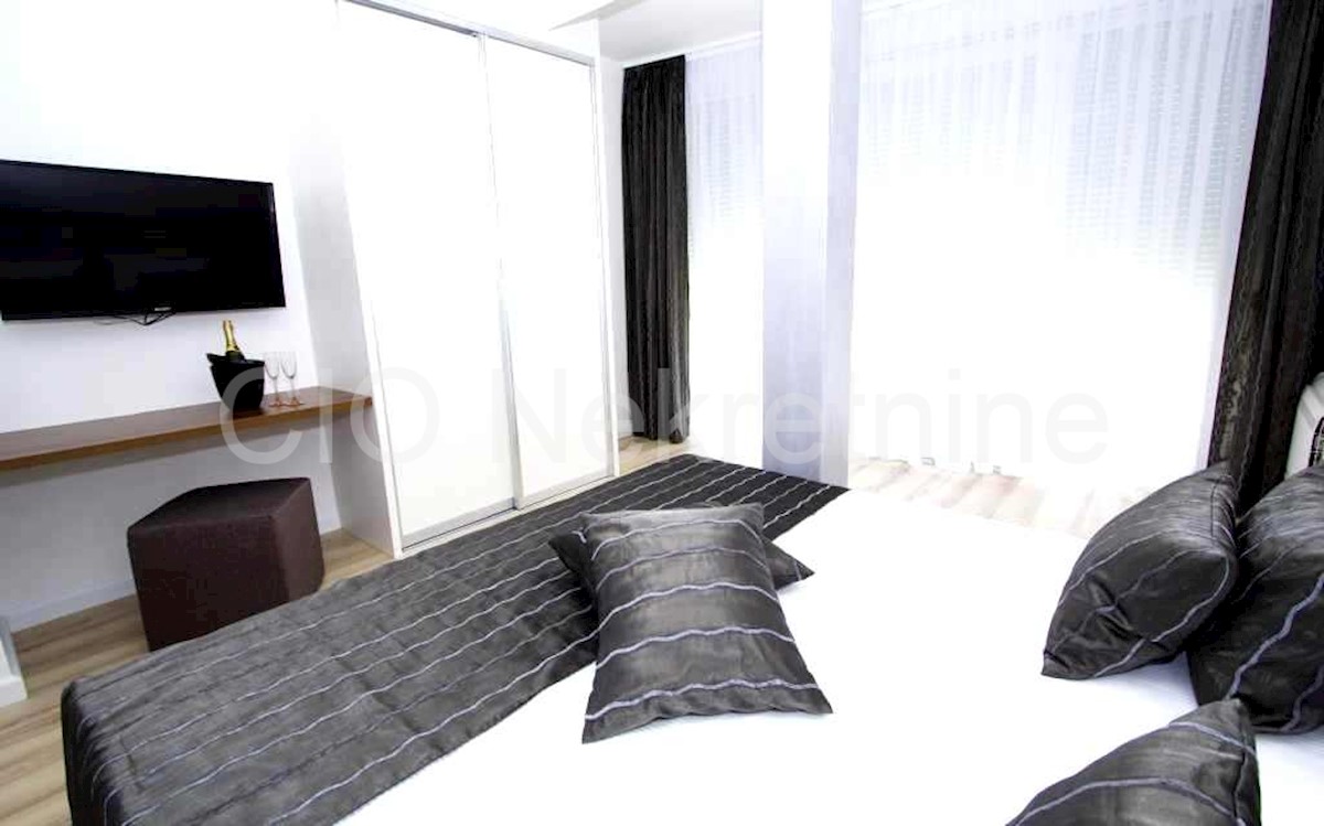 Split, luxurious, three-bedroom apartment with swimming pool, sale