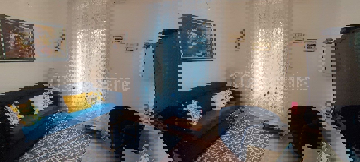 Spalato, Manuš, appartamento con due camere da letto recentemente ristrutturato, in vendita
