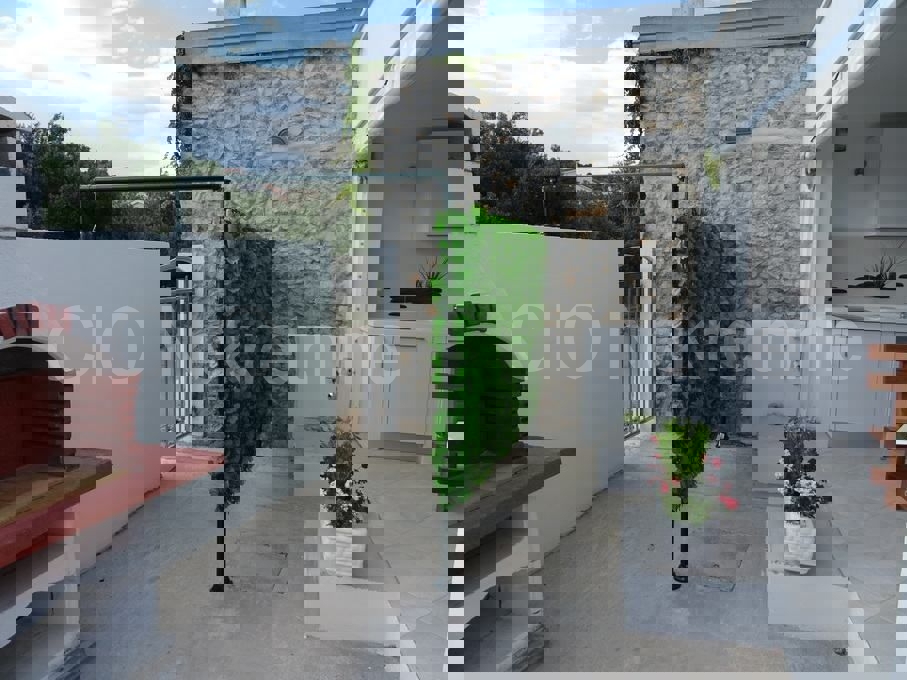 Ražanj, casa indipendente 212 m2 con piscina, in vendita