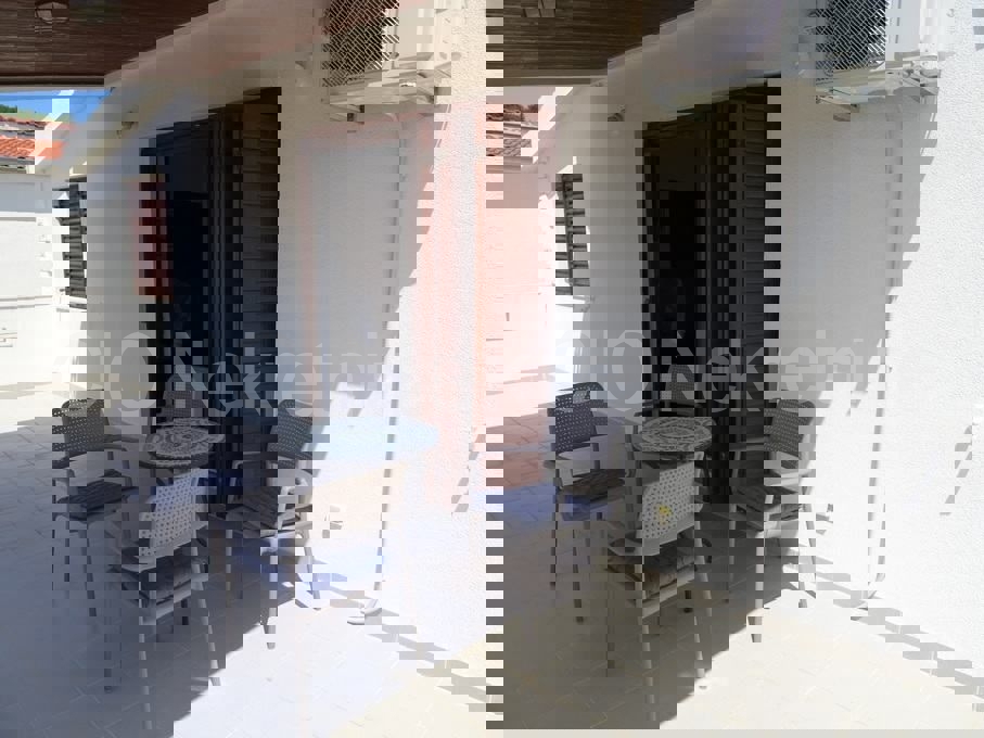 Ražanj, casa indipendente 212 m2 con piscina, in vendita