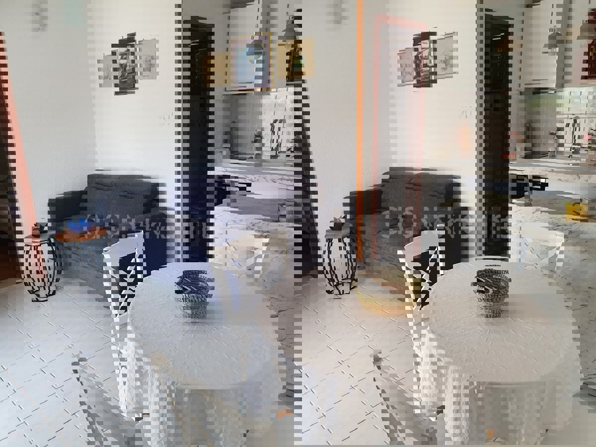 Ražanj, casa indipendente 212 m2 con piscina, in vendita