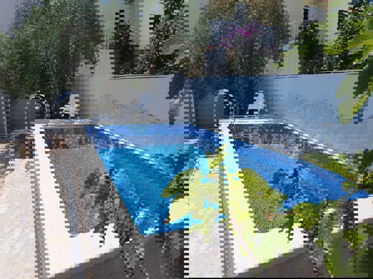 Ražanj, casa indipendente 212 m2 con piscina, in vendita