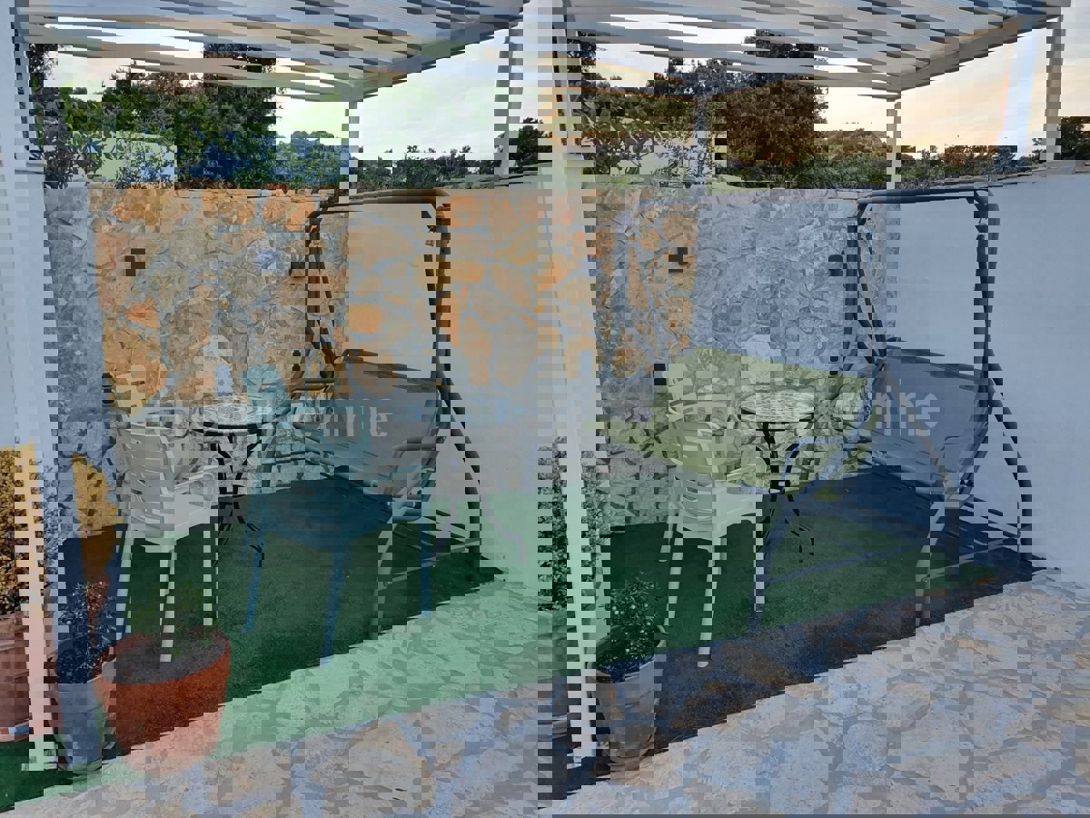 Ražanj, casa indipendente 212 m2 con piscina, in vendita