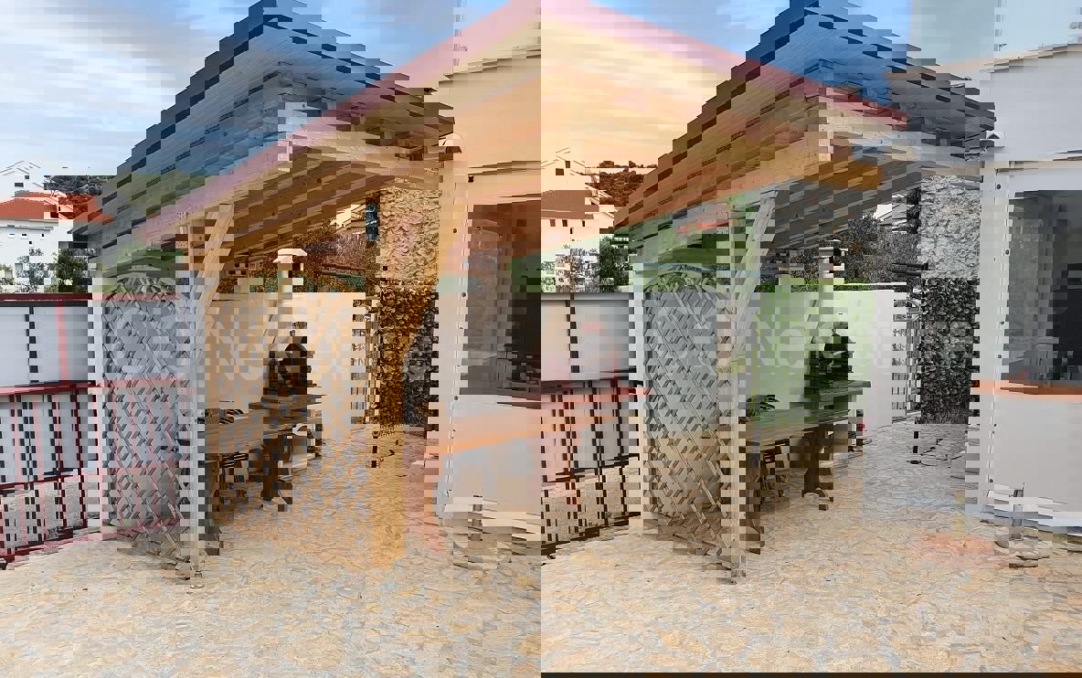 Ražanj, casa indipendente 212 m2 con piscina, in vendita