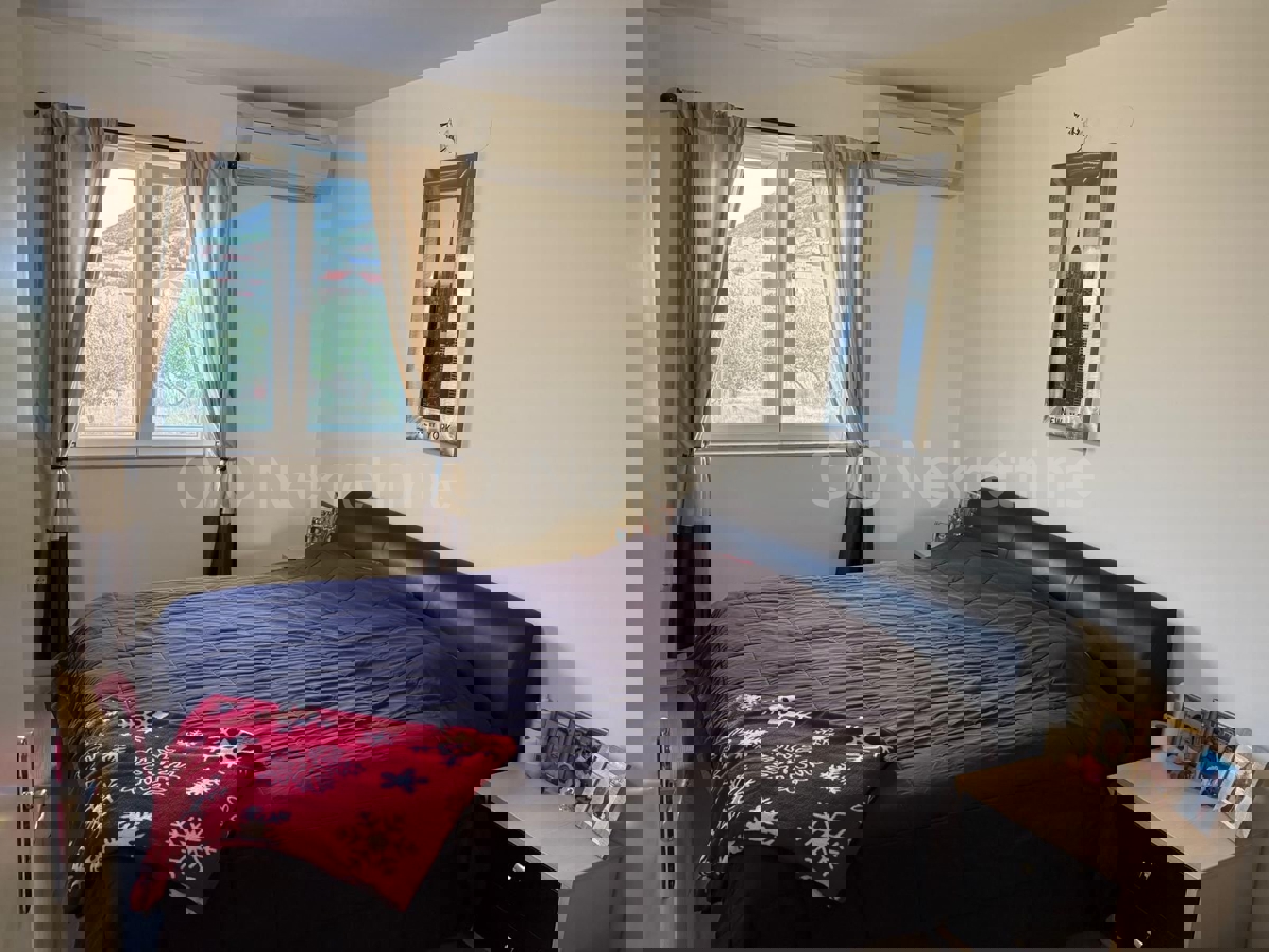 Brač, Bol, confortevole appartamento con due camere da letto, in vendita