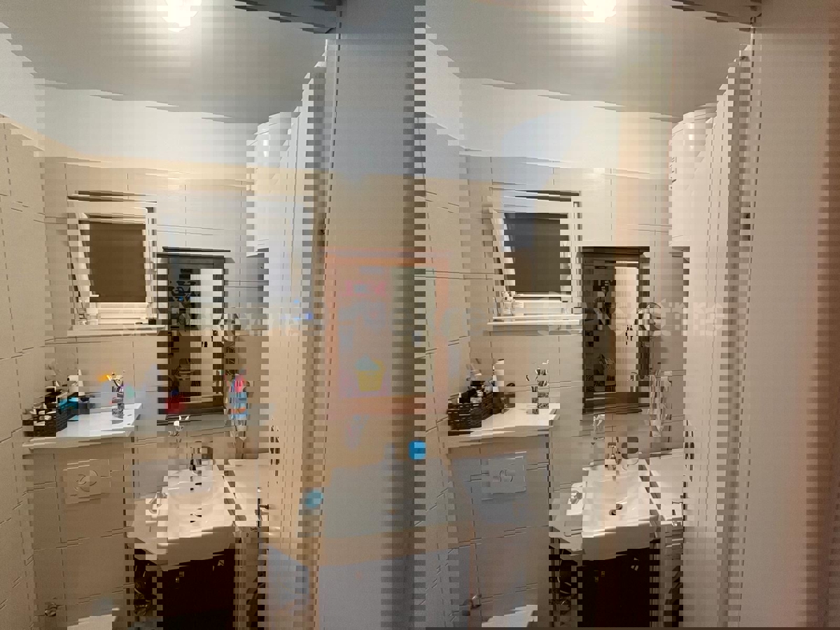 Brač, Bol, confortevole appartamento con due camere da letto, in vendita