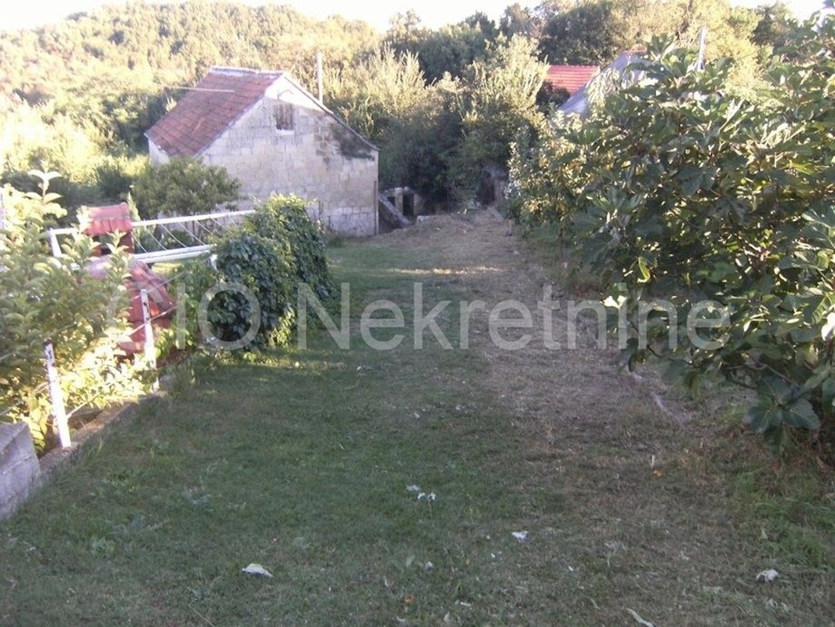 Sinj, Glavice, una tenuta di campagna con una casa, vendita