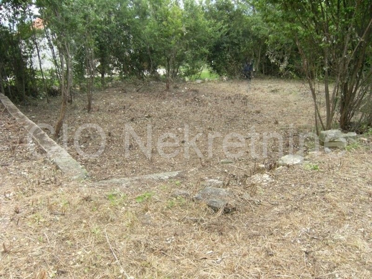 Sinj, Glavice, una tenuta di campagna con una casa, vendita