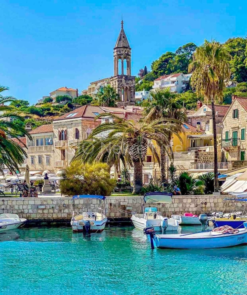 Hvar, attico con vista sulle isole Pakleni, in vendita